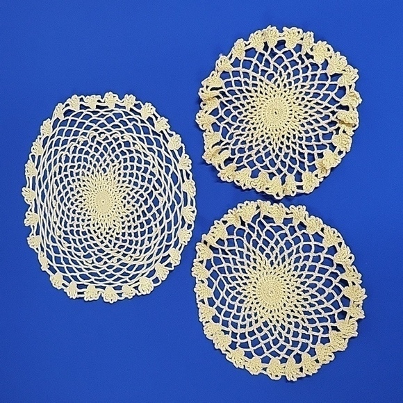 Set Of (3) Vintage Doilys - Picture 1 of 9